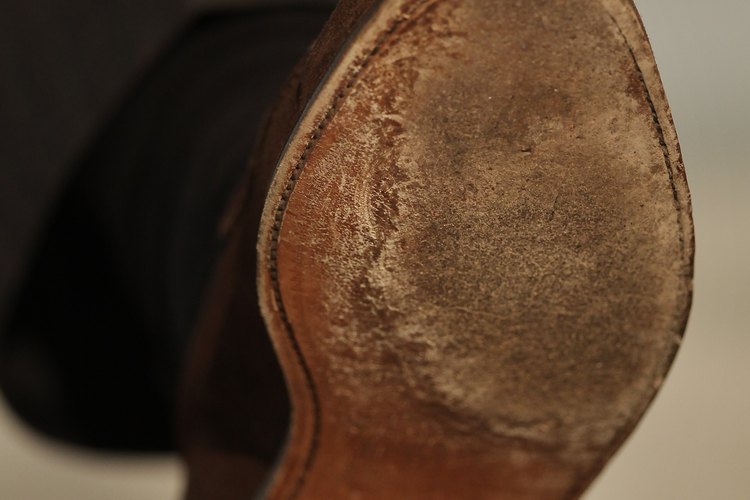 Limpia tus zapatos Hush Puppies para conservarlos durante mucho tiempo.