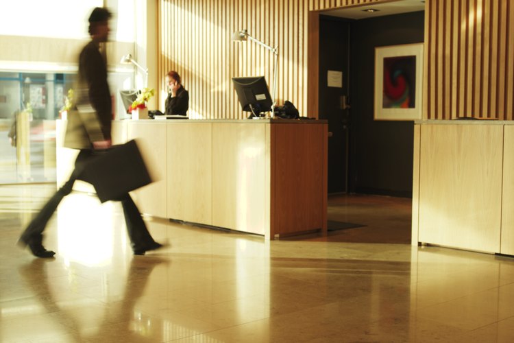 Los ingresos para las recepcionistas también fluctúan de un condado a otro dentro del mismo estado.