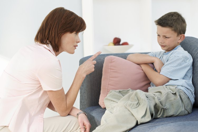 Un tiempo para pensar puede ayudar a que un niño enojado se tranquilice.