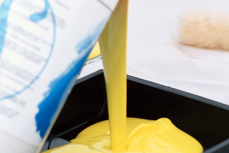 Los solventes para quitar pintura tienen muchos ingredientes y usos.