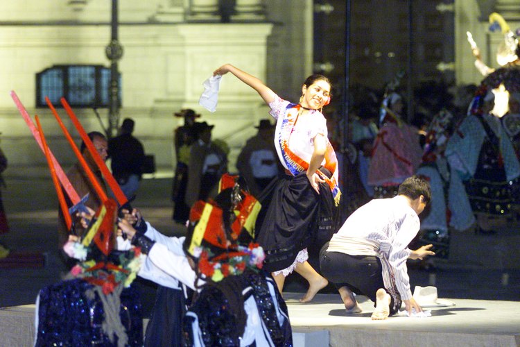 Danza y música tradicionales de Perú.