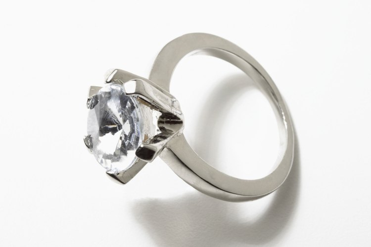 Anillo de oro blanco.
