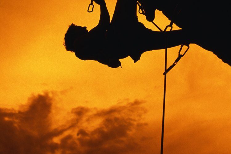 Atrévete a escalar en roca, Lisboa tiene lugares cercanos en donde puedes practicar este deporte extremo.