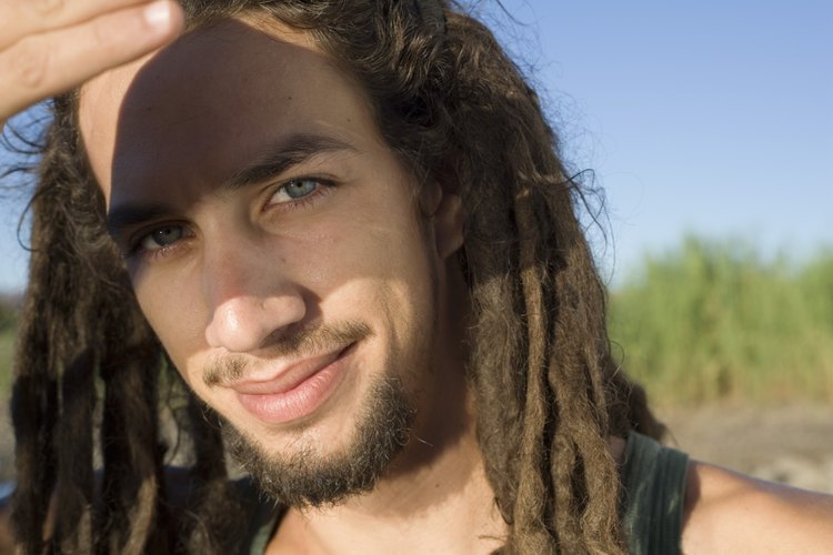 Cabello con rastas.
