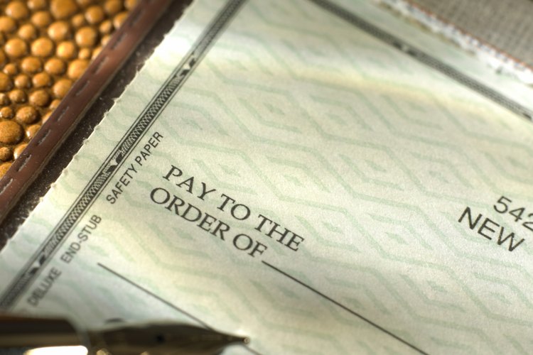 En alguna parte del cheque debe figurar la dirección del banco emisor.