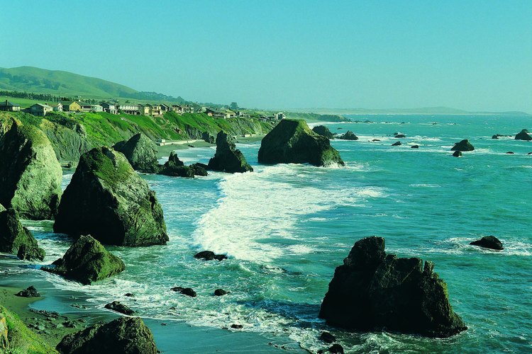 Fort Ross da a la escarpada costa del condado de Sonoma cerca de Fort Ross.