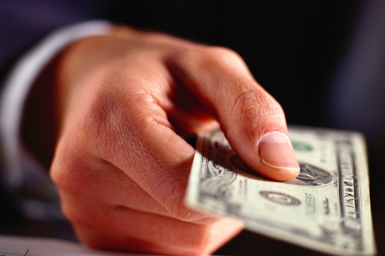 Los pagos de horas extras oscilaron entre US$17,72 y US$24,94 por hora.