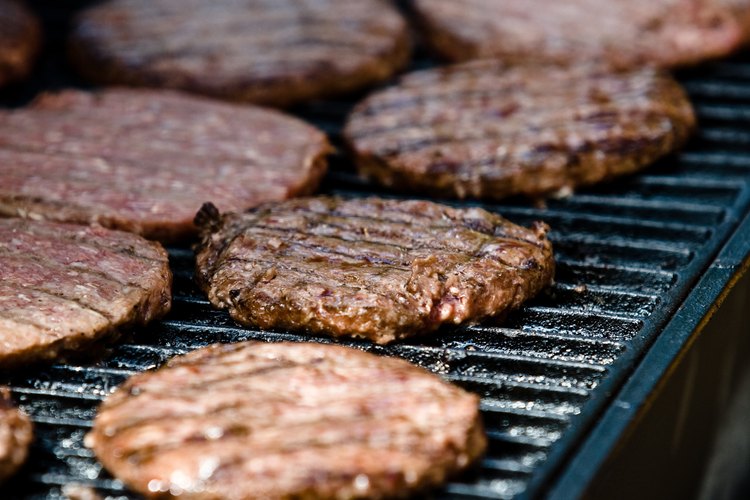 Marinar la carne resaltará y mejorará el sabor de tus hamburguesas