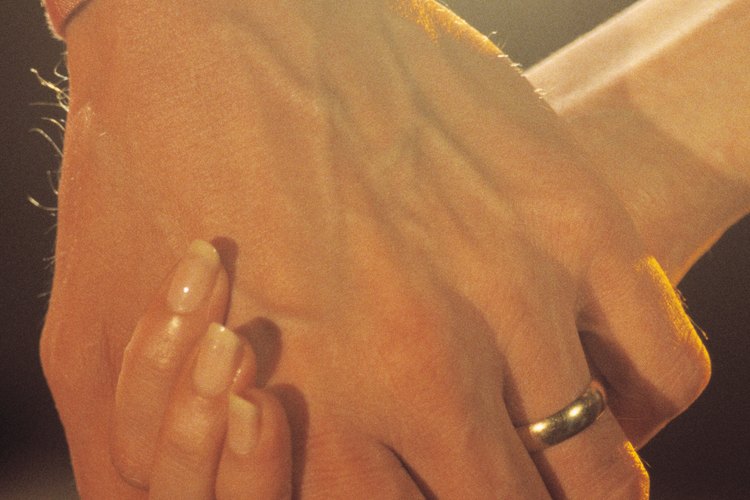 Los anillos de boda pueden realizarse de varios metales.