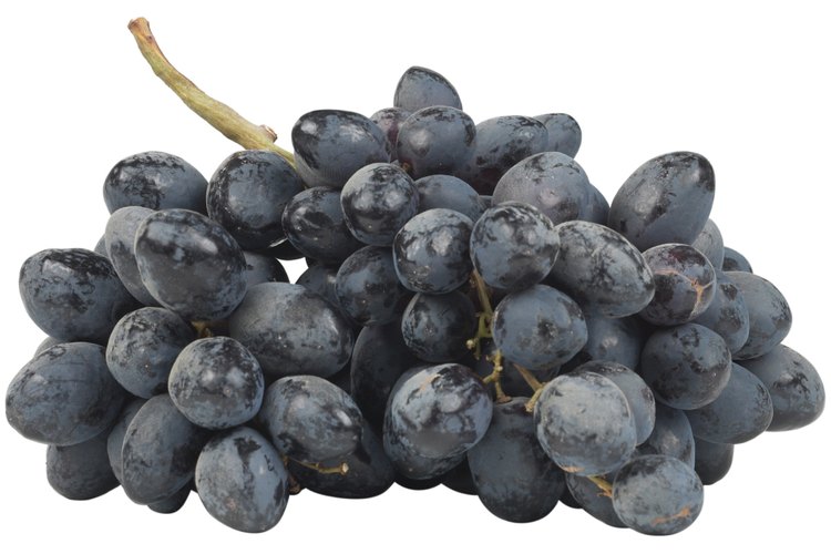 Evita tomar uvas cubiertas en dióxido de azufre en la tienda de comestibles.