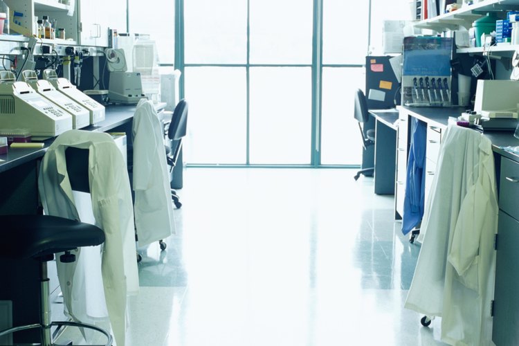 Por sectores, el de investigación técnica y científica es el que mejor paga a los empleados de limpieza.