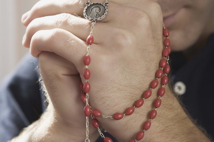 Tu altar en casa te da un lugar para eliminar las distracciones mundanas y concentrarte en Dios.