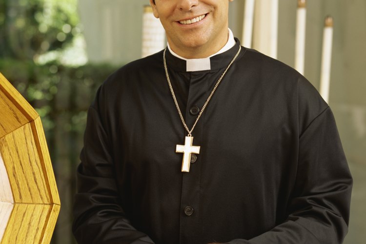 Los clérigos determinados conducen la mayoría de las bendiciones en hogares católicos.