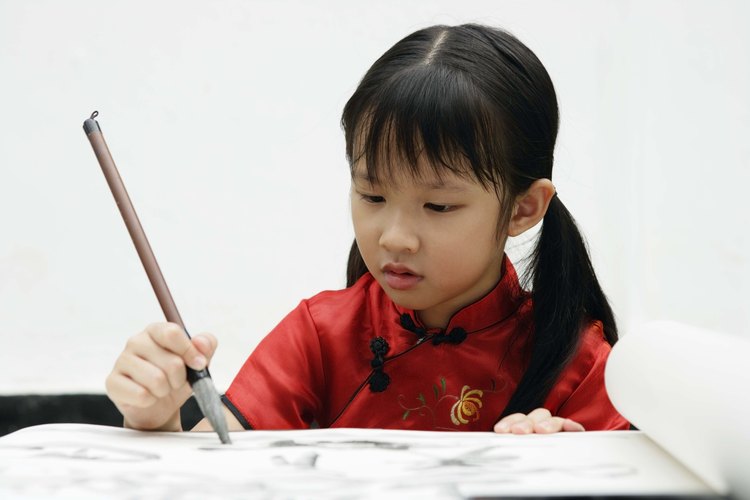 Las ropas tradicionales chinas tienen cuellos mandarín.
