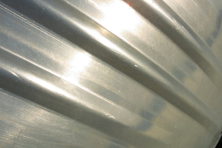 El aluminio se puede pegar de forma segura con un epoxi de dos componentes.