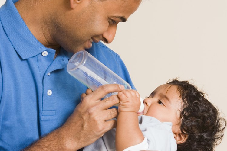 No le des leche entera a niños menores de 1 año.