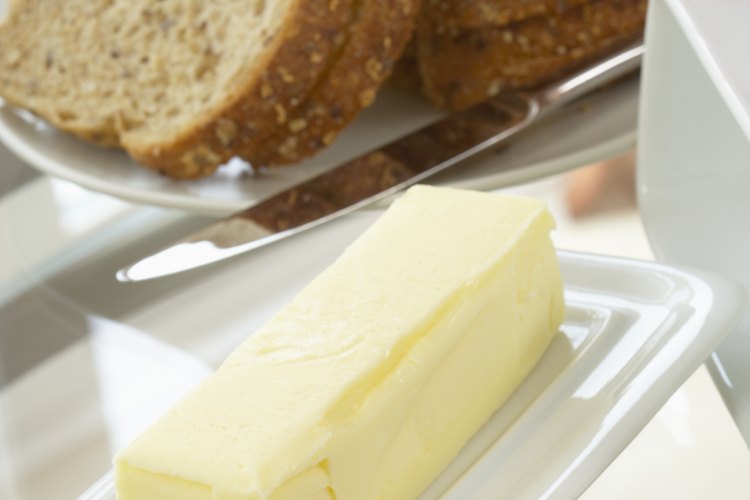 Elige mantequilla en lugar de margarina.