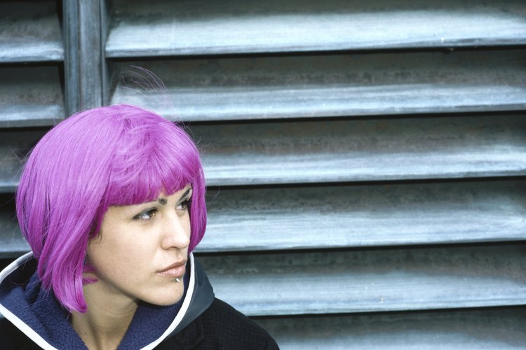 Cabello morado.