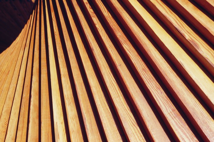 Antes de instalar las tablas para techo machihembrado con clavos, debes realizar cualquier cambio en las tablas que te gustaría hacer.