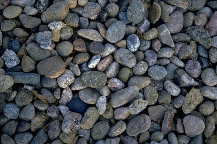 La piedra de río ha sido moldeada por miles de años de contacto abrasivo con el agua y otros materiales sedimentarios.