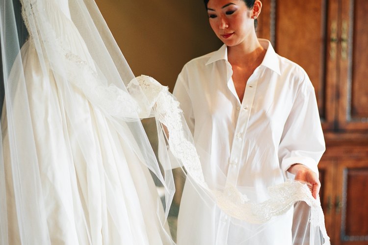 Nunca tomes decisiones rápidas al elegir un vestido de novia.