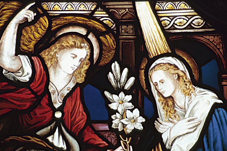 El ángel Gabriel se le aparece a la Virgen María.