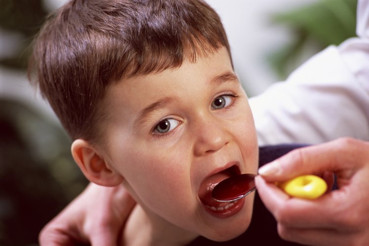 Darle medicación a un niño que suele escupirla puede ser más fácil.