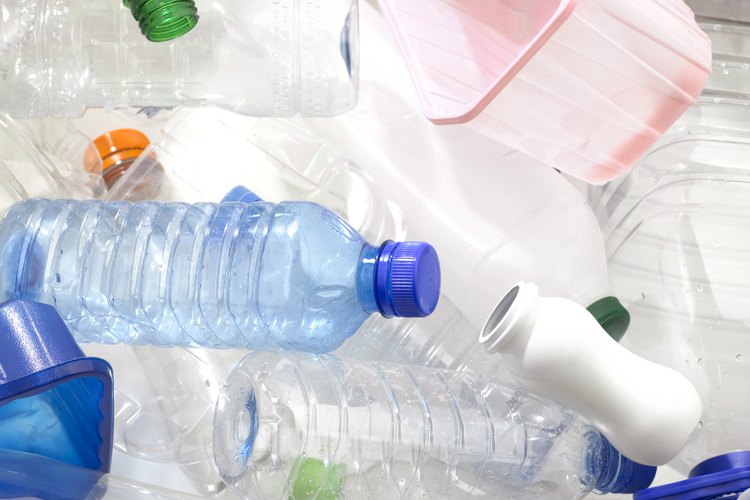 Las botellas de plástico retienen el olor a jabón más que las de vidrio.
