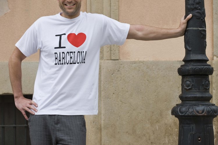 Elimina las inscripciones no deseadas de una camiseta.