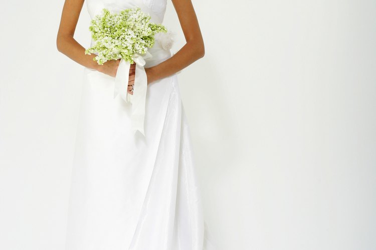 El vestido blanco no puede faltar en una boda, es un símbolo de distinción y clase.