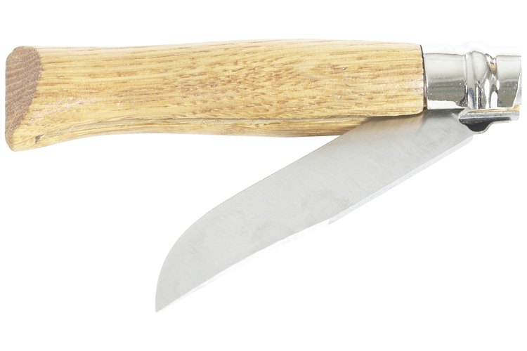 Usa la prueba de corte de papel para juzgar el borde de un cuchillo recién afilado.