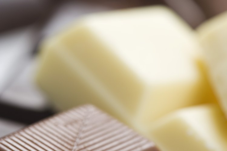 Cómo sacar el chocolate de los moldes de plástico