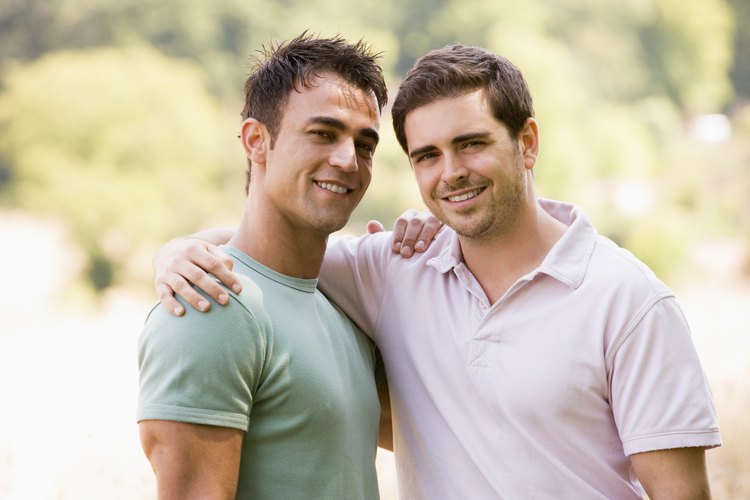 Algunas personas se oponen a que los gays se casen entre ellos.
