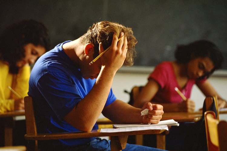 El estrés y las preocupaciones académicas pueden afectar la salud social de un adolescente.