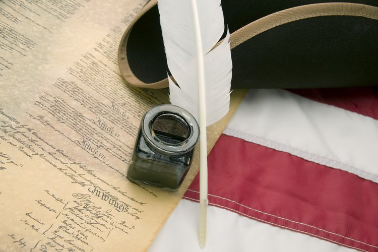 La Constitución, la Declaración de Independencia y otros documentos que formaron la nación se escribieron como resultado de la Revolución de Estados Unidos.
