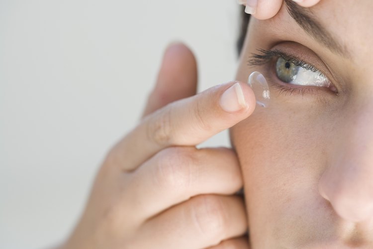 Existen dos tipos diferentes de lentes de contacto de color.