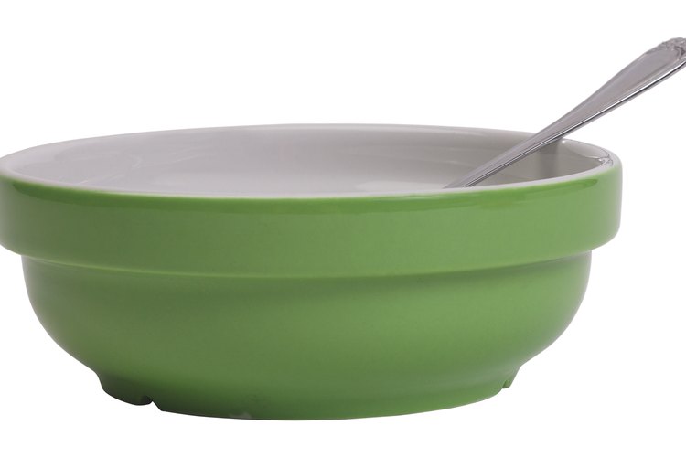 Una superficie de cerámica sobre la cocina de vidrio es muy difícil de romper.