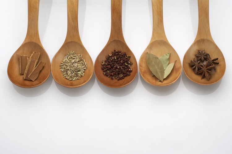 Las especias generalmente son seguras en una dieta libre de gluten, pero ten cuidado con las mezclas.