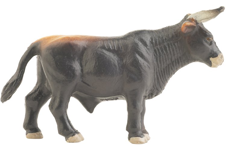 La corrida de toro tiene lugar en julio en Pamplona, España.