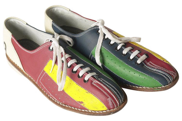 Cómo estirar unos zapatos usando alcohol.