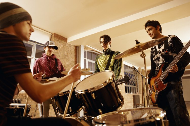 Los grupos musicales de adolescentes deben trabajar duro para obtener la atención.