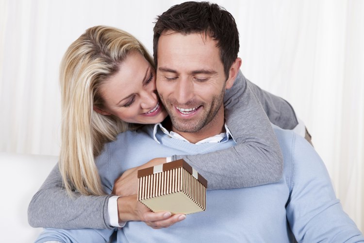 Sorprende a tu pareja en su cumpleaños con regalos dulces y baratos.