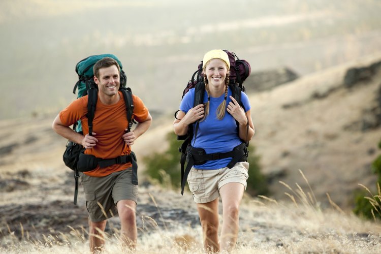 Salir de excursión provee una atmósfera divertida para ambos.