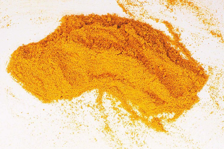 La cúrcuma se reconoce fácilmente por su color amarillo brillante.
