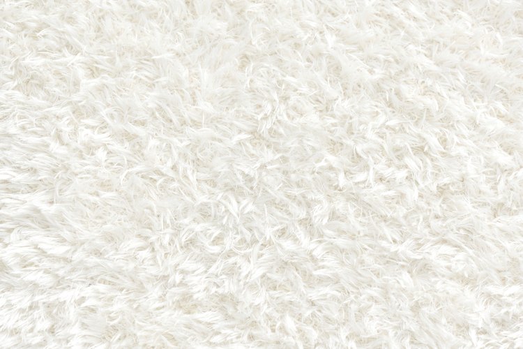 Al eliminar las manchas se refrescará el aspecto y el olor de la alfombra.