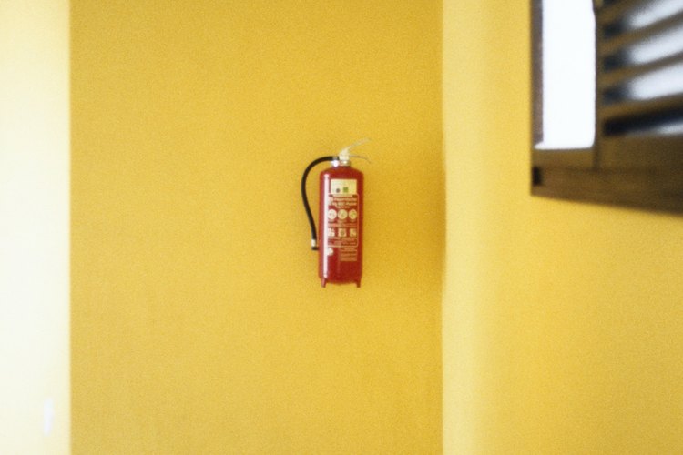 Los extintores de incendios deben estar ubicados en zonas de fácil acceso.