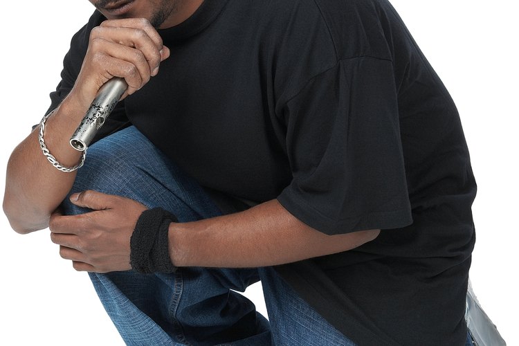 Muchos padres prohiben música de rap de la colección de música de sus hijos.