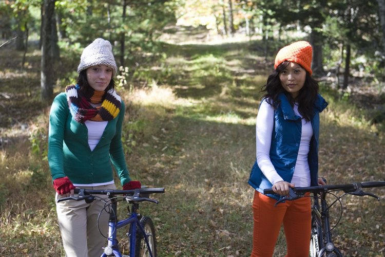 Utiliza varias capas de ropa que te puedas quitar fácilmente mientras practicas actividad física al aire libre.