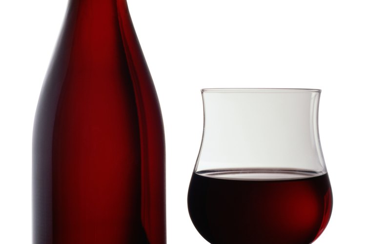 Con algunas fuentes y un poco de imaginación, vas a crear etiquetas para tus botellas en poco tiempo.