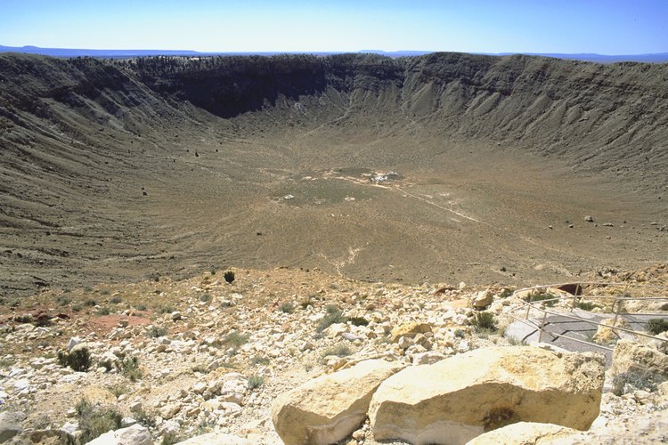 Los cráteres de impacto se pueden ver en los cuatro planetas terrestres.